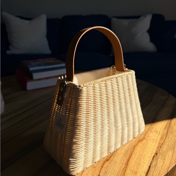 Shiraleah Handbags - Shiraleah Elegant Tan Woven Handbag